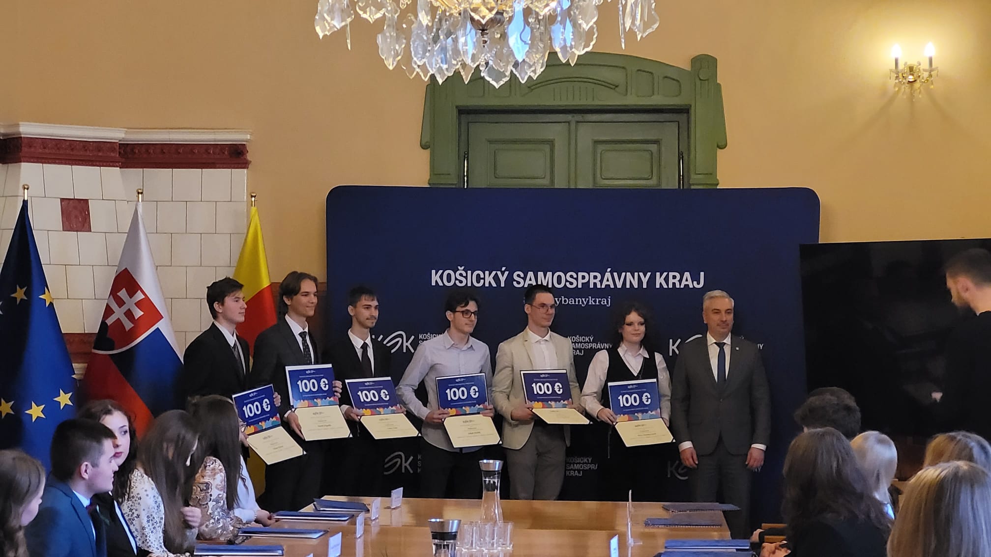 Predseda ocenil úspešných žiakov našich stredných škôl.