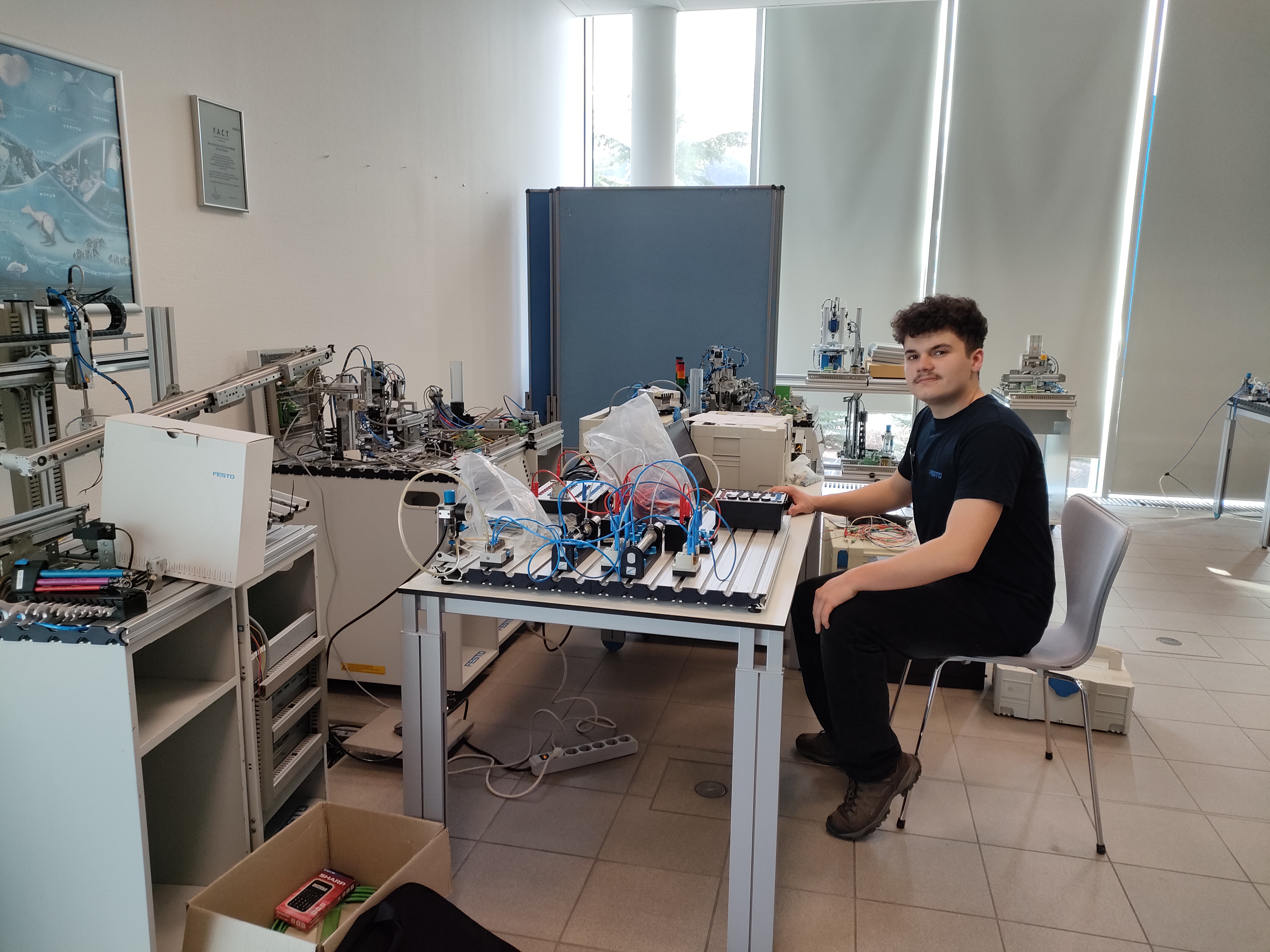 Medzinárodná súťaž SZAKMA SZTÁR (SZAKMÁT A KÉZBE)-HVIEZDA REMESLA (REMESLO DO RÚK) – žiak SOŠ technickej a ekonomickej postúpil do medzinárodného kola