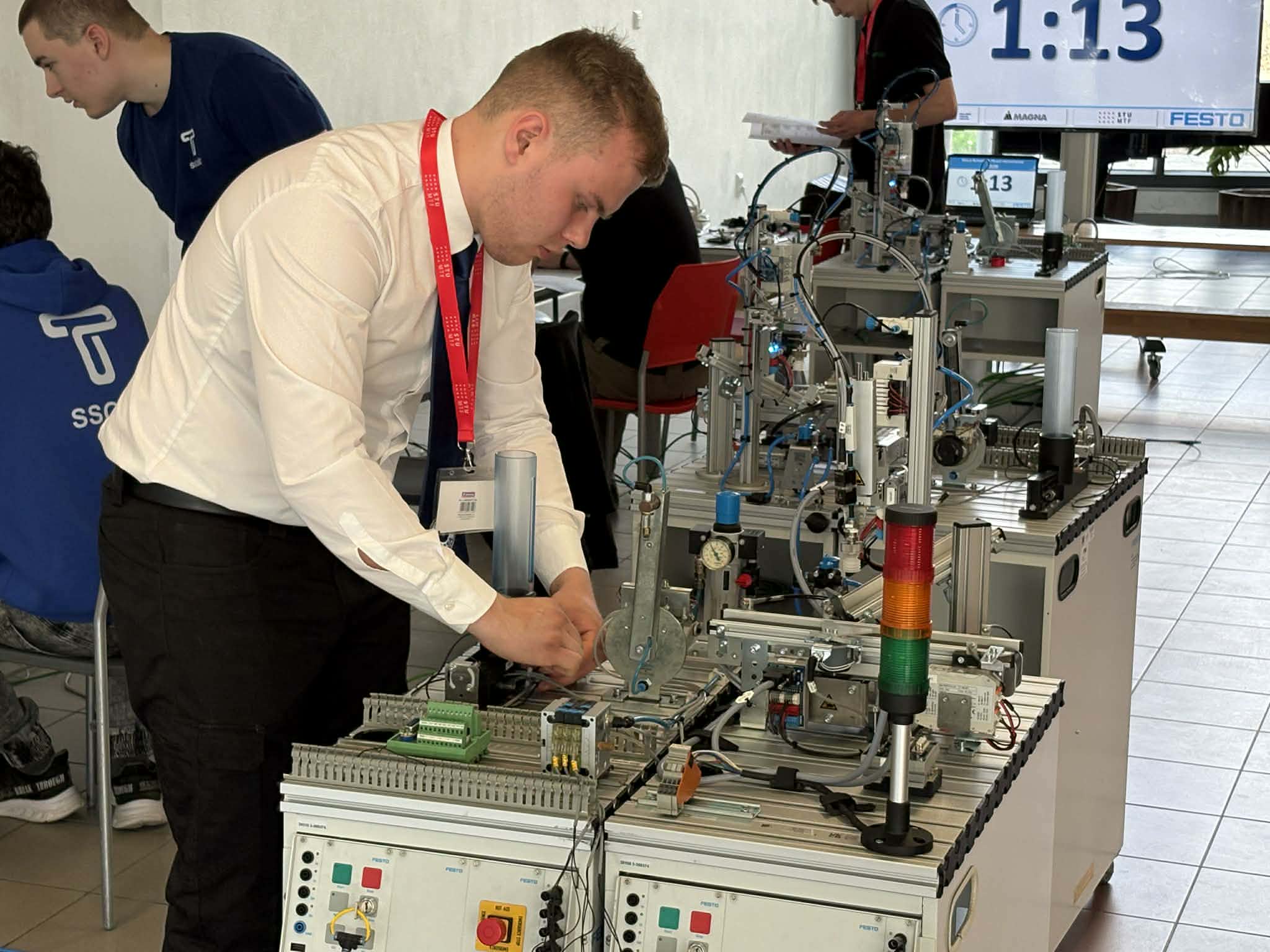 Mladé talenty v centre pozornosti – študenti SOŠ technickej a ekonomickej J. Szakkayho v Košiciach úspešne reprezentovali na celoštátnej súťaži Skills Slovakia-Mladý mechatronik
