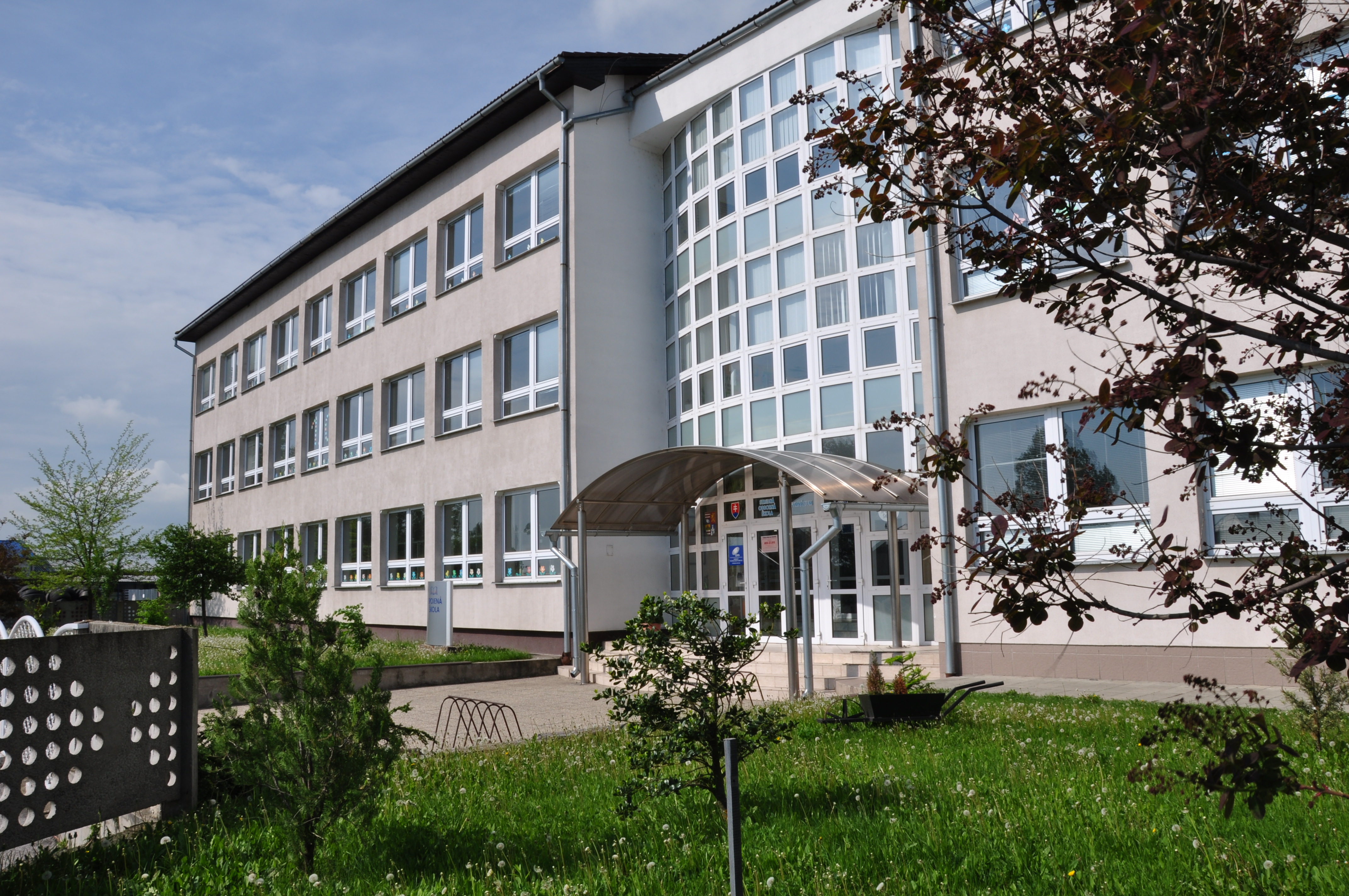 Spojená škola s organizačnými zložkami Gymnázium a Stredná odborná škola techniky a služieb, Kollárova 17