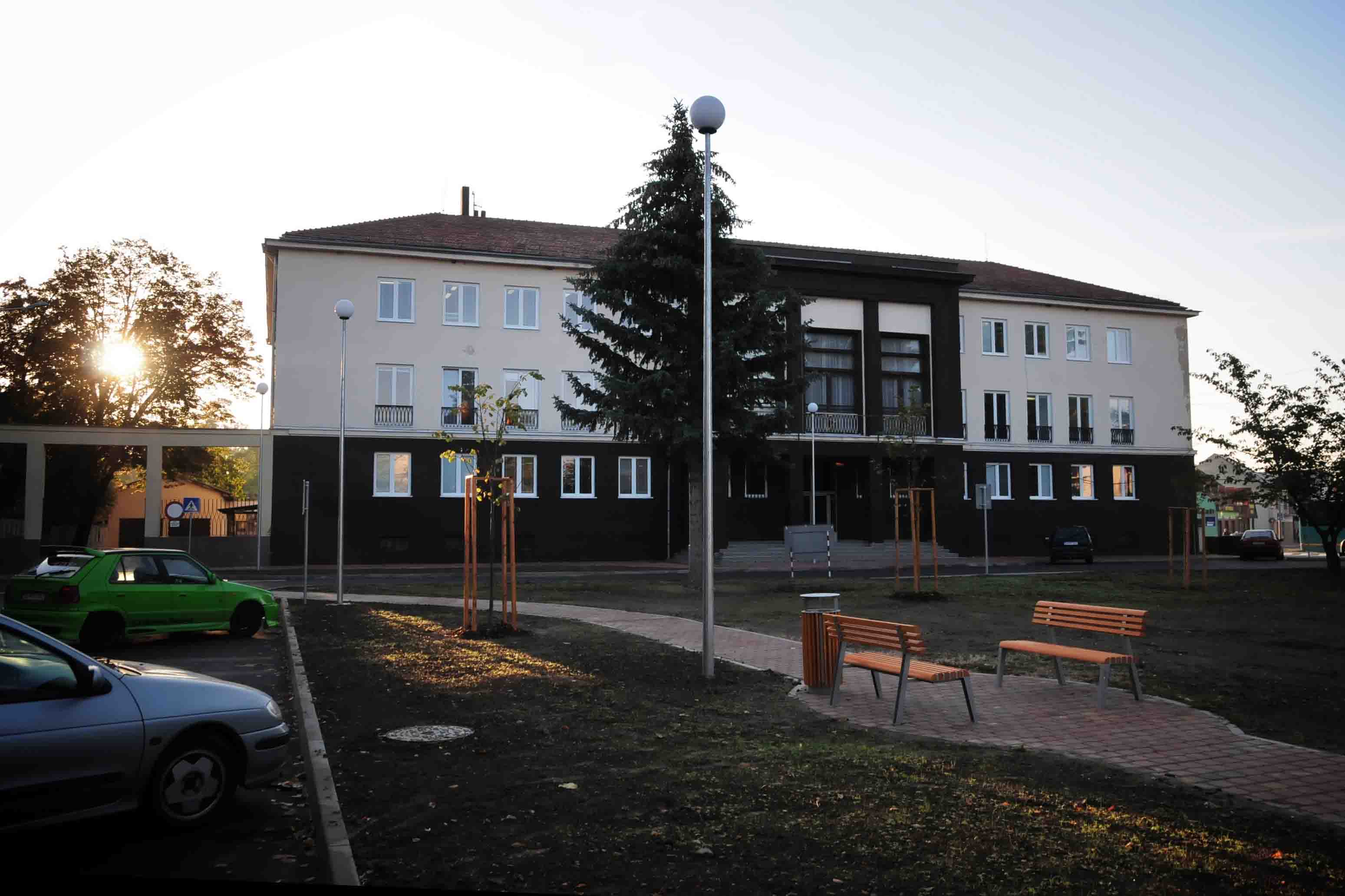 Stredná odborná škola obchodu a služieb, Námestie slobody 12