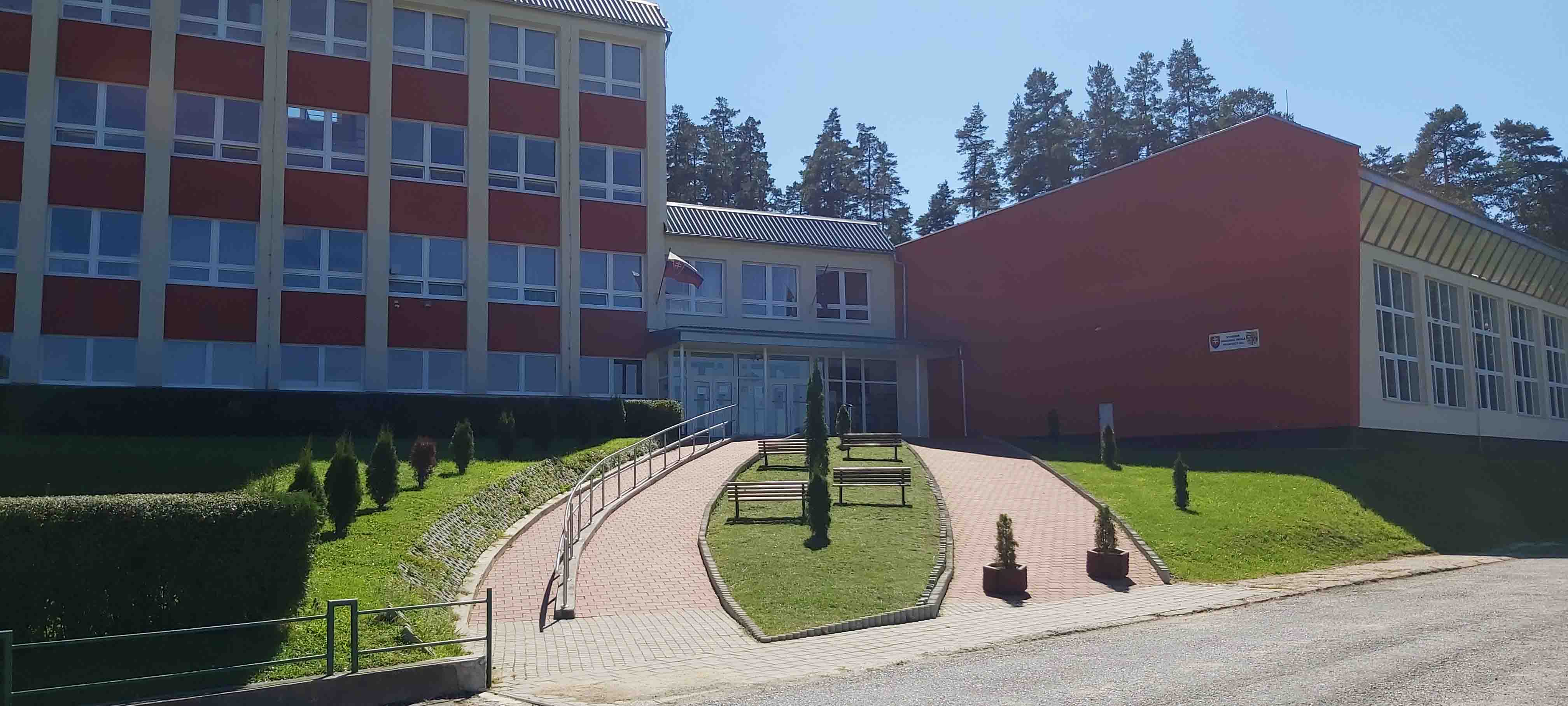 Stredná odborná škola techniky a služieb, Prakovce 282