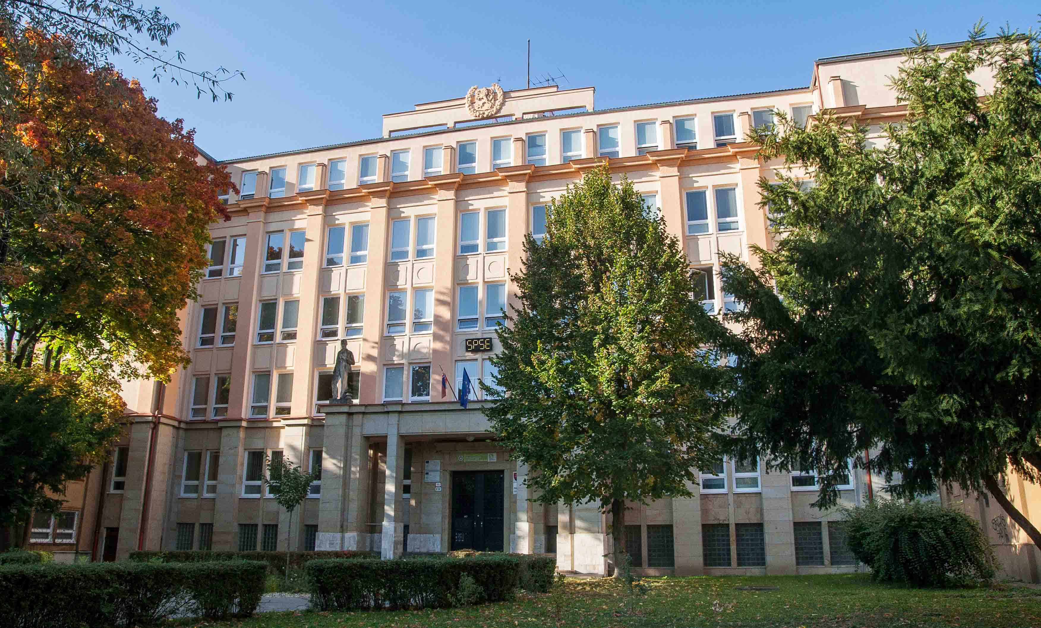 Stredná priemyselná škola elektrotechnická, Komenského 44