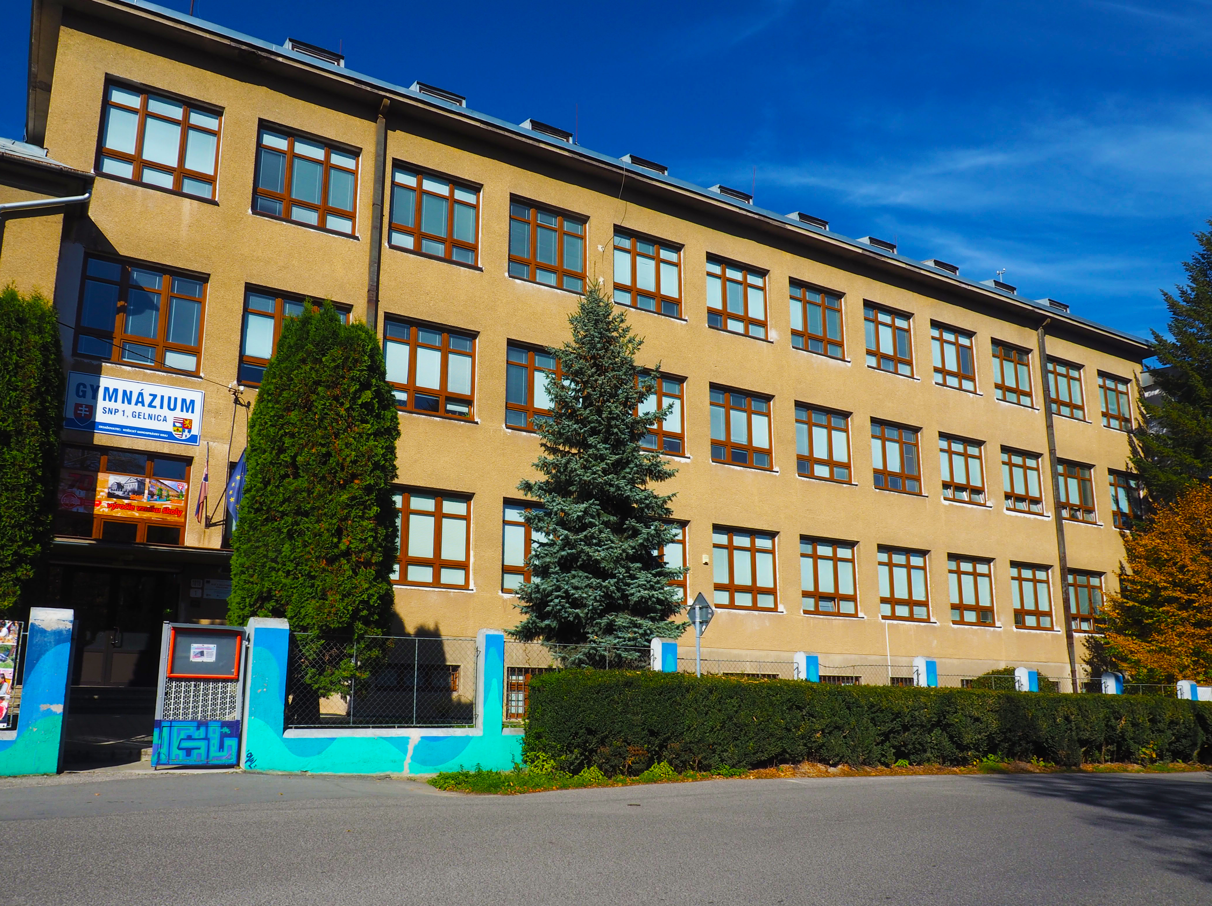 Gymnázium, SNP 1