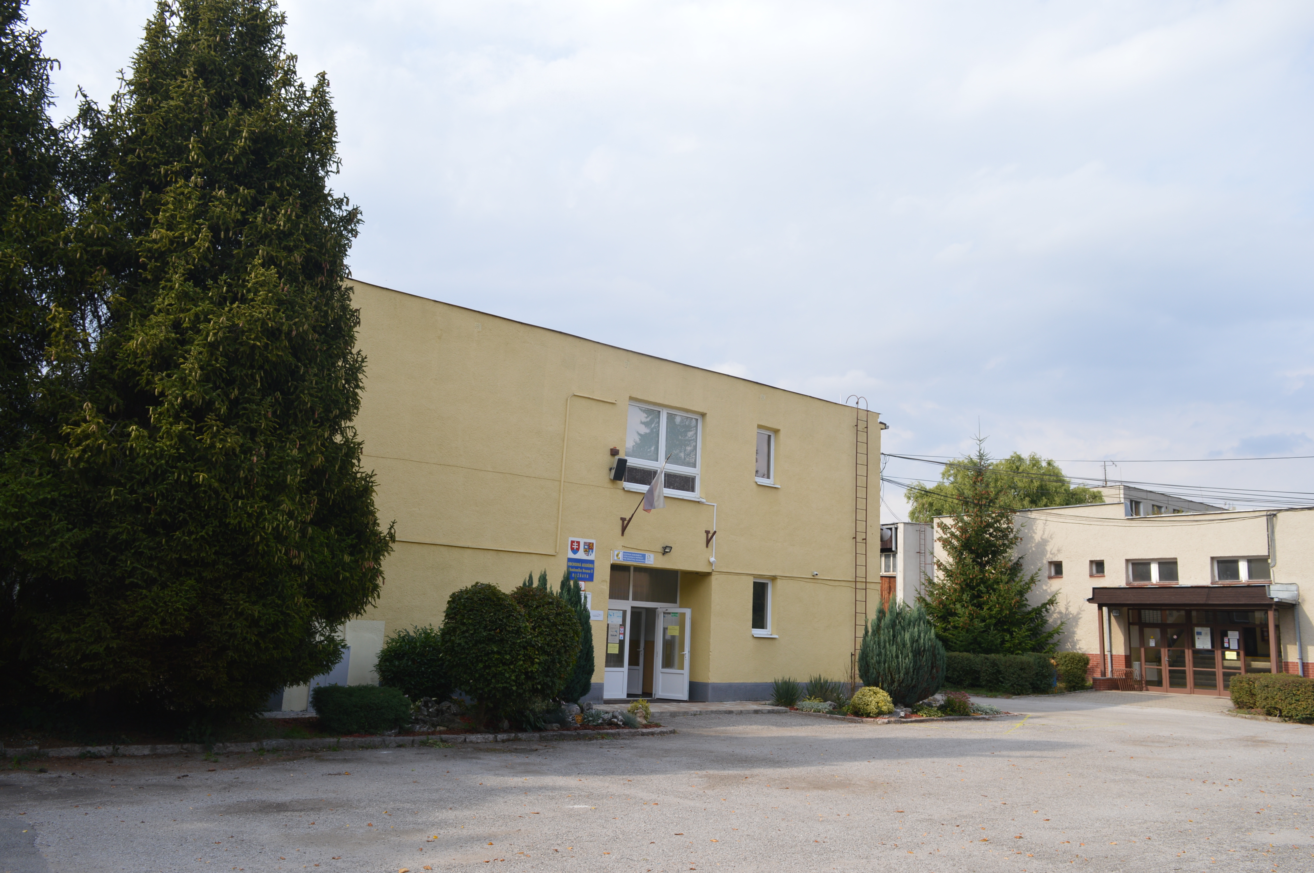 Obchodná akadémia, Akademika Hronca 8