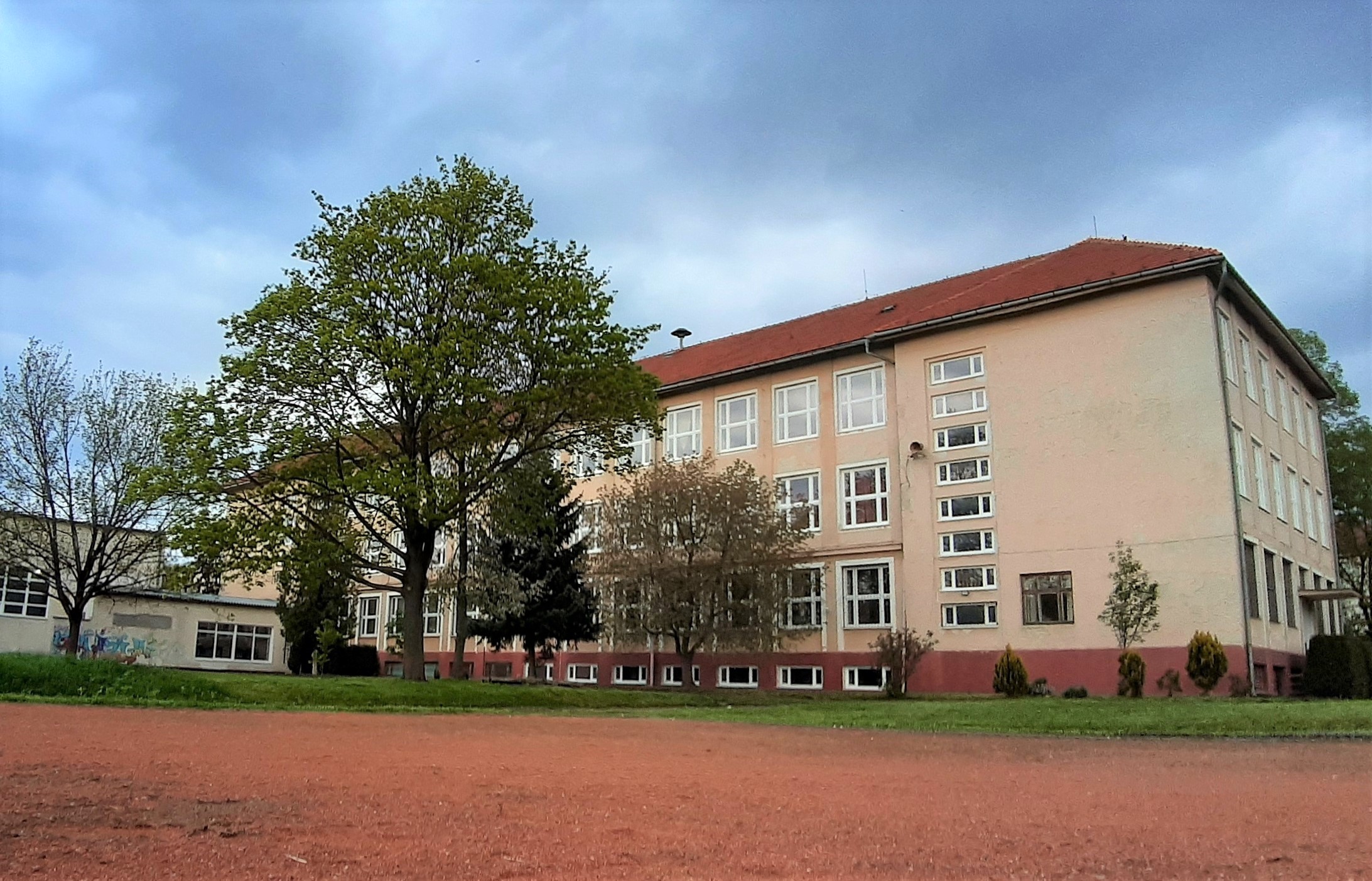 Gymnázium, Štefana Moysesa, Školská 13