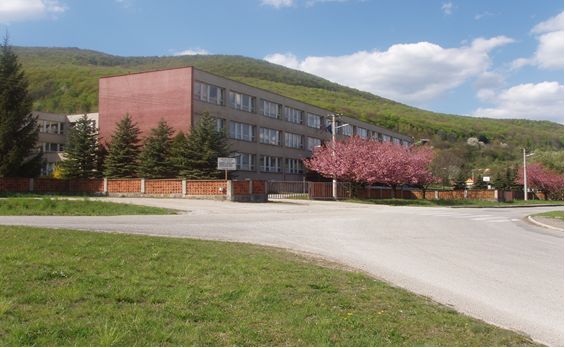 Stredná odborná škola obchodu a služieb, Rožňavská Baňa 211